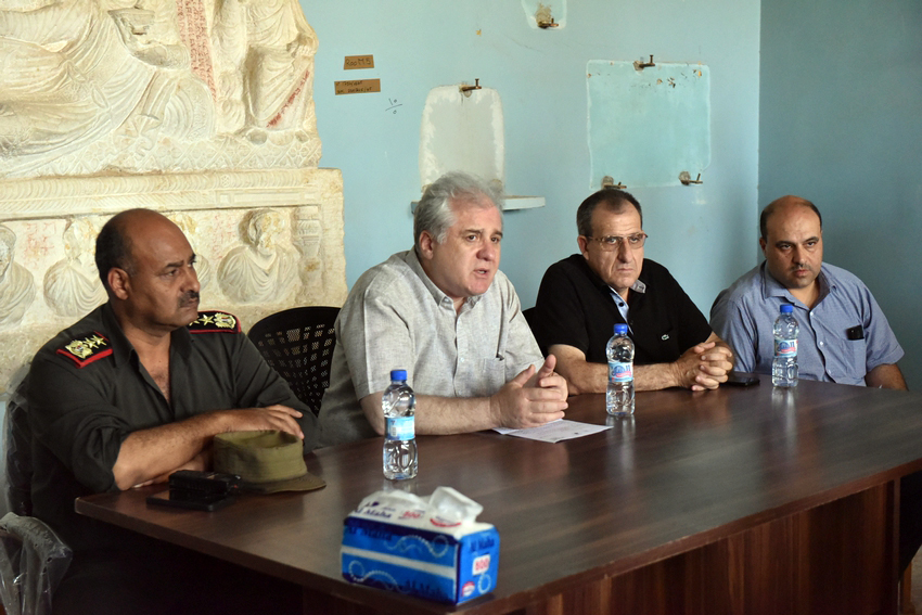 محافظ حمص في متابعة ميدانية لواقع حصاد القمح والواقع الخدمي في مدينة تدمر 